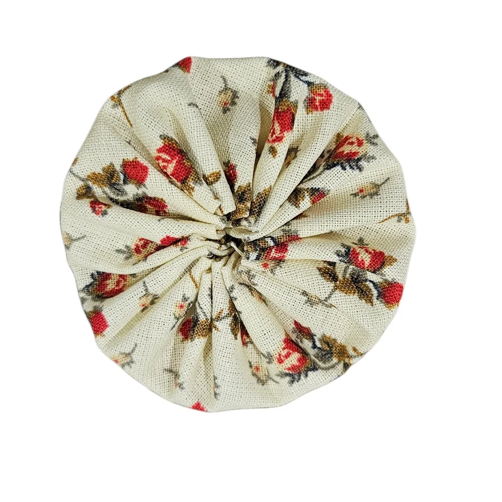 Hand Sewn Fabric Yo Yos  Set of 36 With Red,  Cream With Tea Roses , Botanical - Picture 9 of 13